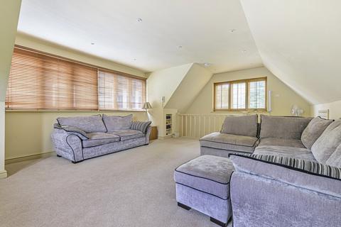 23 Ember Lane, Esher, KT10 8EA
