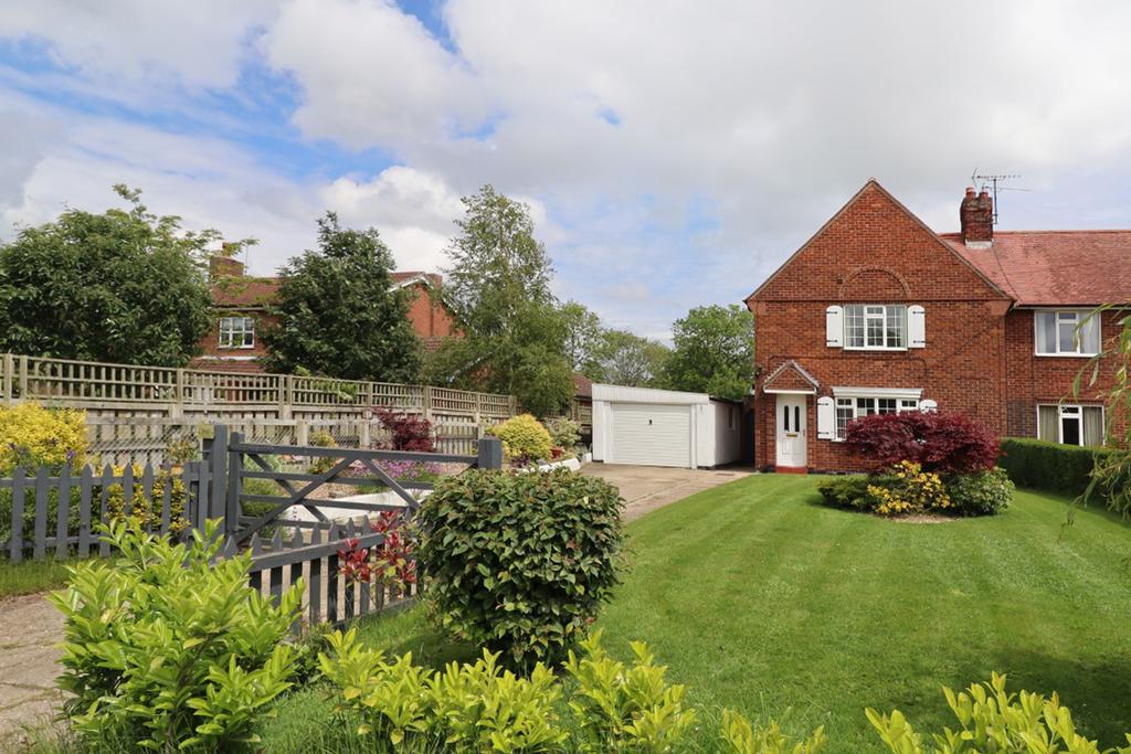 Main Street, Great Kelk, YO25 8HW 3 bed semidetached house £250,000