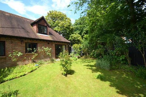 2 bedroom terraced bungalow to rent, Broadstone