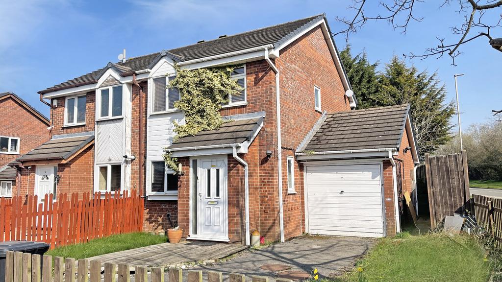 Laithwaite Close, Leicester... 3 bed semidetached house £900 pcm (£
