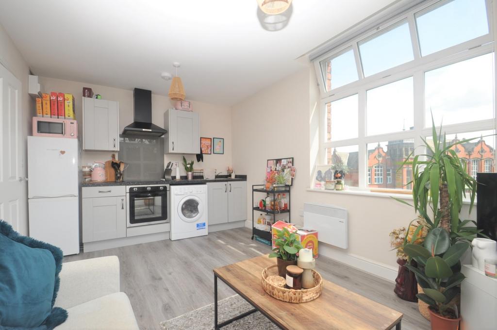 Eyres Terrace, Stanningley Road... 1 bed apartment £725 pcm (£167 pw)