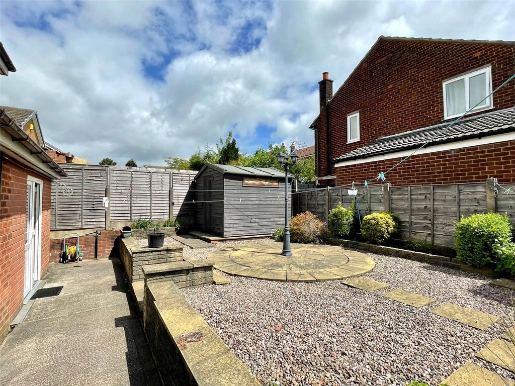 Lichfield Avenue, AshtonunderLyne, Greater Manchester, OL6 5 bed