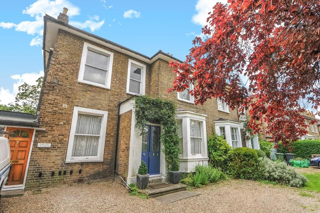 Dacres Road, Forest Hill 2 bed flat £575,000