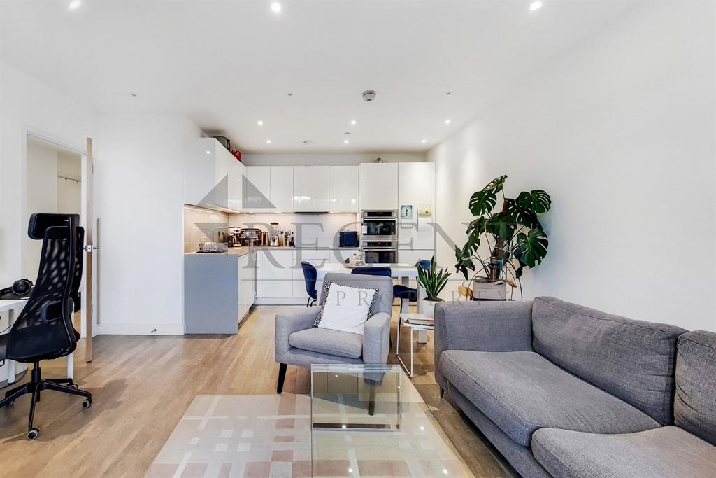 Collet House, Wandsworth Road, SW8 1 bed apartment £2,900 pcm (£669 pw)