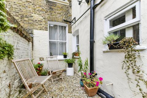 53b Defoe Road, London, N16 0EH