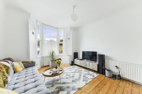 53b Defoe Road, London, N16 0EH