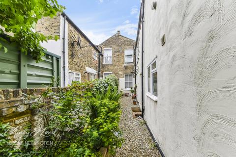 53b Defoe Road, London, N16 0EH