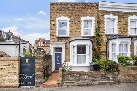 53b Defoe Road, London, N16 0EH