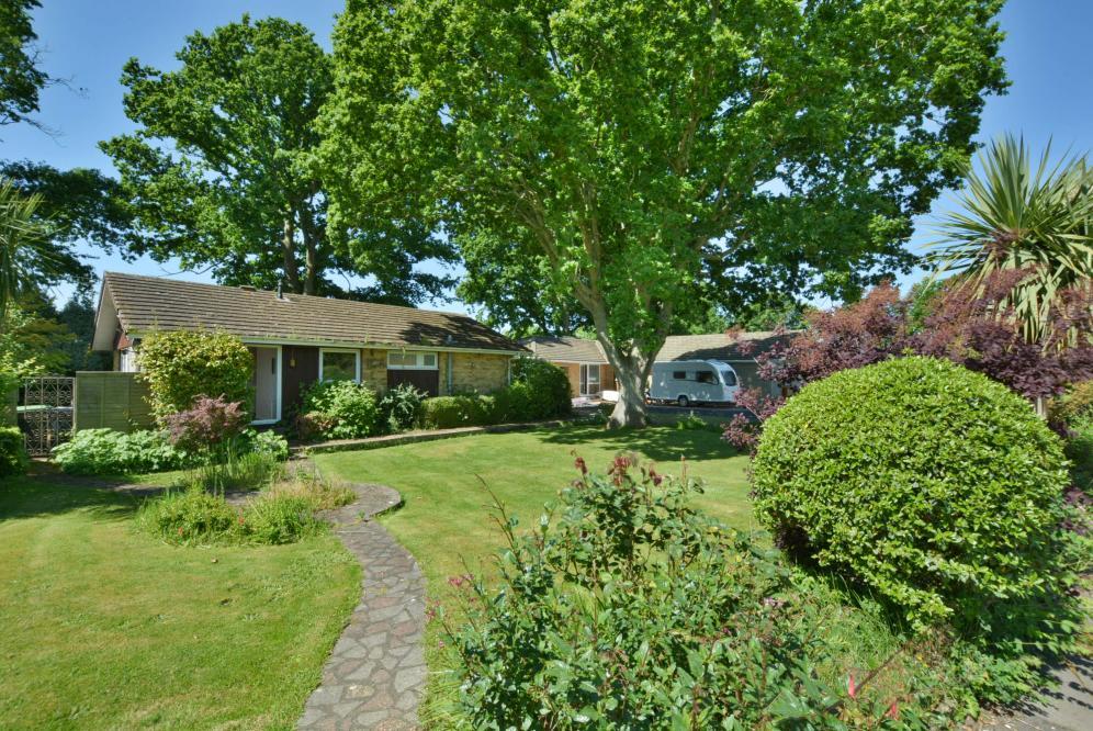 Cedar Drive, Colehill, Dorset, BH21 2JQ 2 bed bungalow for sale £425,000