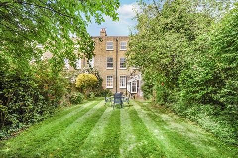 28 Gloucester Circus, London, SE10 8RY