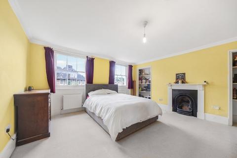 28 Gloucester Circus, London, SE10 8RY