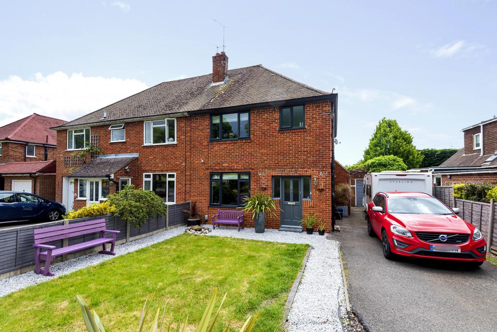 Sycamore Road, Farnborough, GU14 3 bed semidetached house £525,000