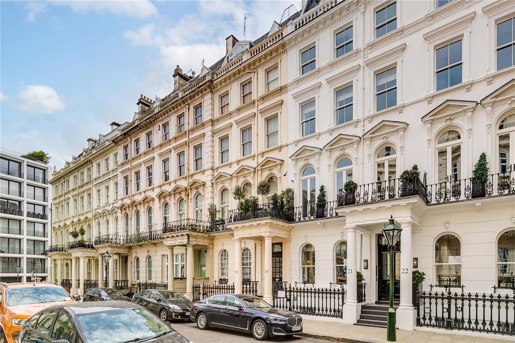 Prince of Wales Terrace, Kensington, London 2 bed flat - £900,000