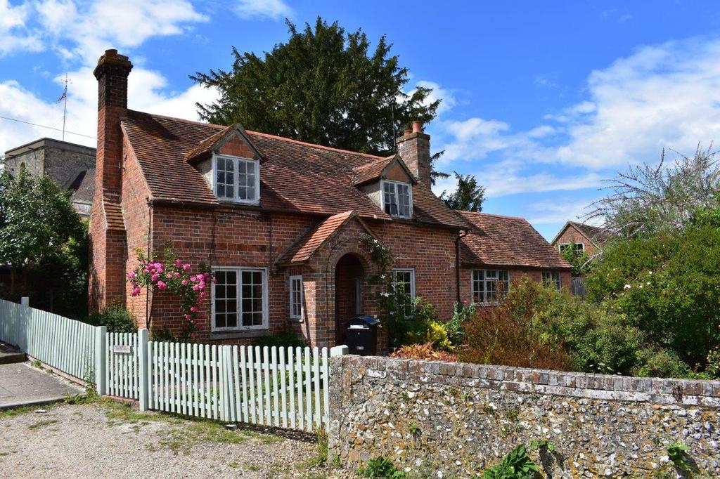 Church Street, Kintbury RG17 2 bed detached house £525,000
