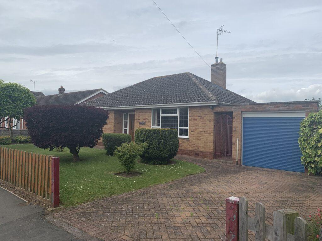 Mountford Close, Wellesbourne 2 bed detached bungalow £425,000