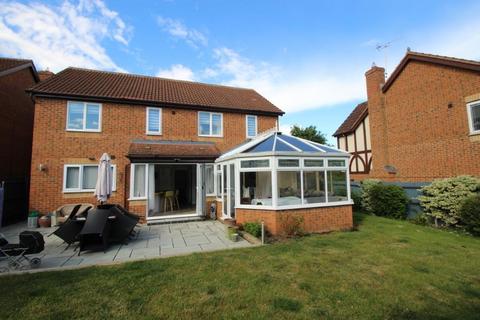 4 bedroom detached house to rent, Hawkesford Way, St Neots, PE19