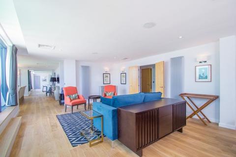 4 bedroom flat to rent - Millharbour, E14