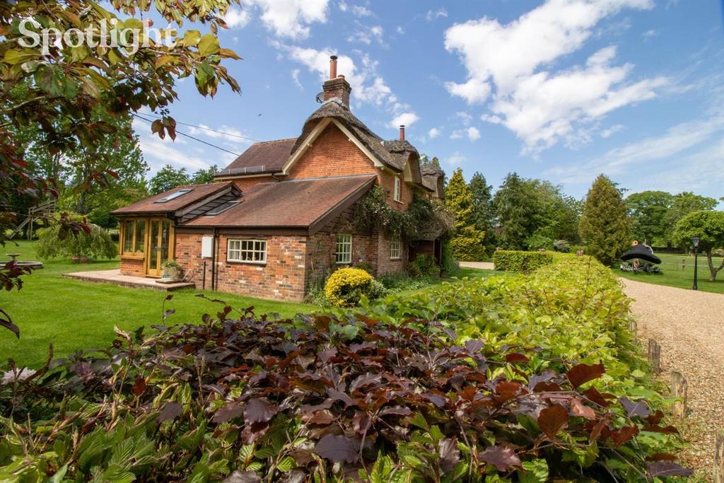 Woodman Cottage, Manor Park, Minstead, Lyndhurst 5 bed detached house