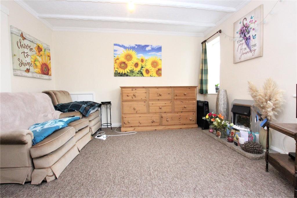 Ardingly Drive, Goring, Worthing... 2 bed apartment £1,100 pcm (£254 pw)