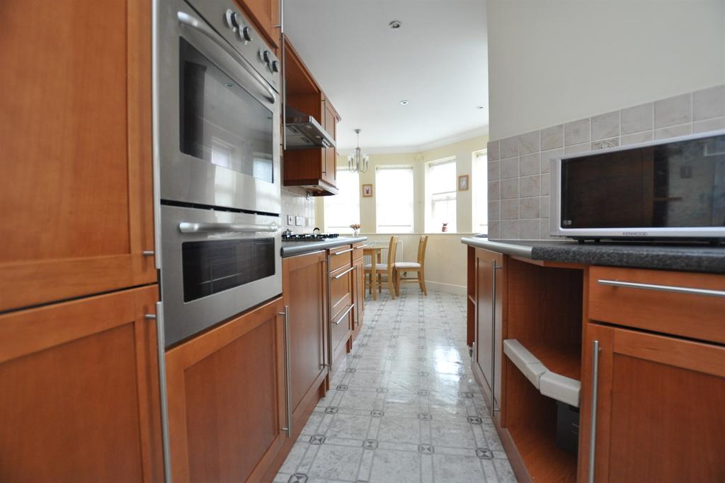 Princess Mary Court, Jesmond... 2 bed apartment £1,100 pcm (£254 pw)