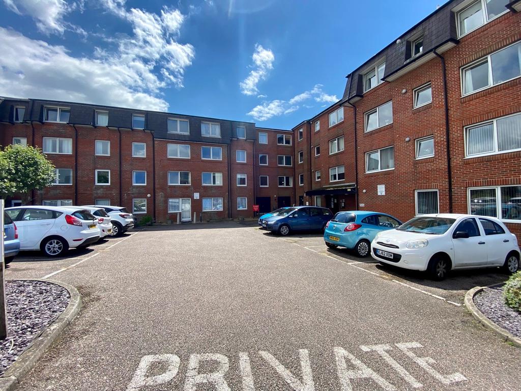 Longridge Avenue, Saltdean BN2 1 bed flat £95,000