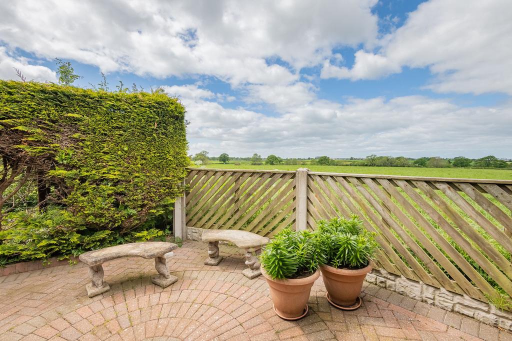 Patio, Fox Clease