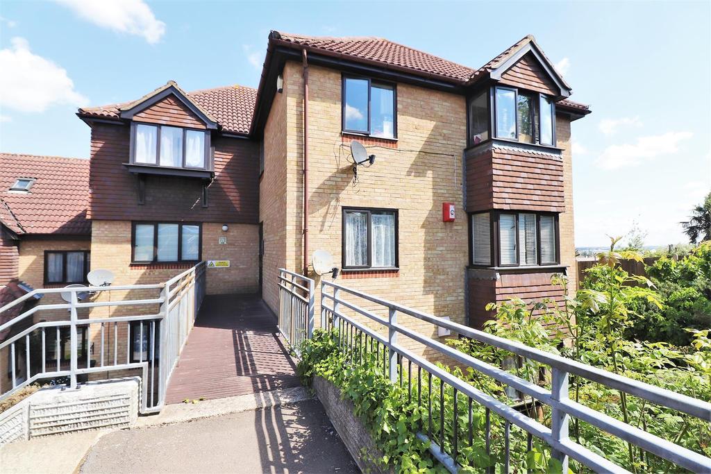 Hattersfield Close, Belvedere, Kent, DA17 2 bed apartment £230,000