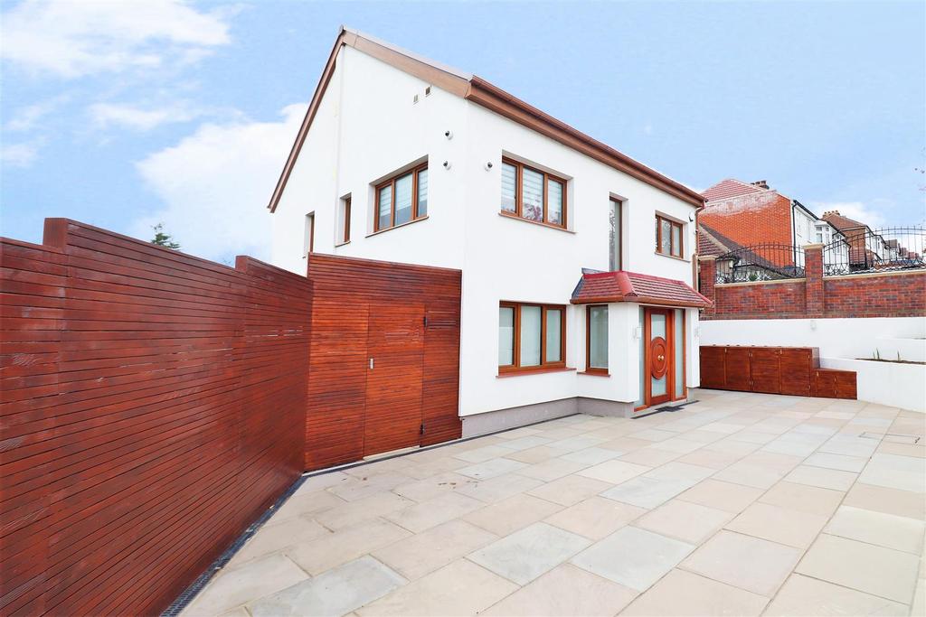 Barnehurst Avenue, Bexleyheath, Kent, DA7 5 bed detached house for sale £1,000,000