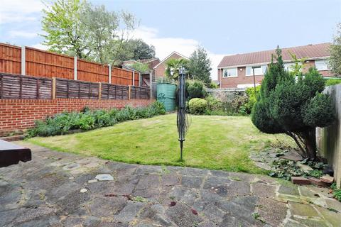 28 Arran Close, Erith, DA8 3SL