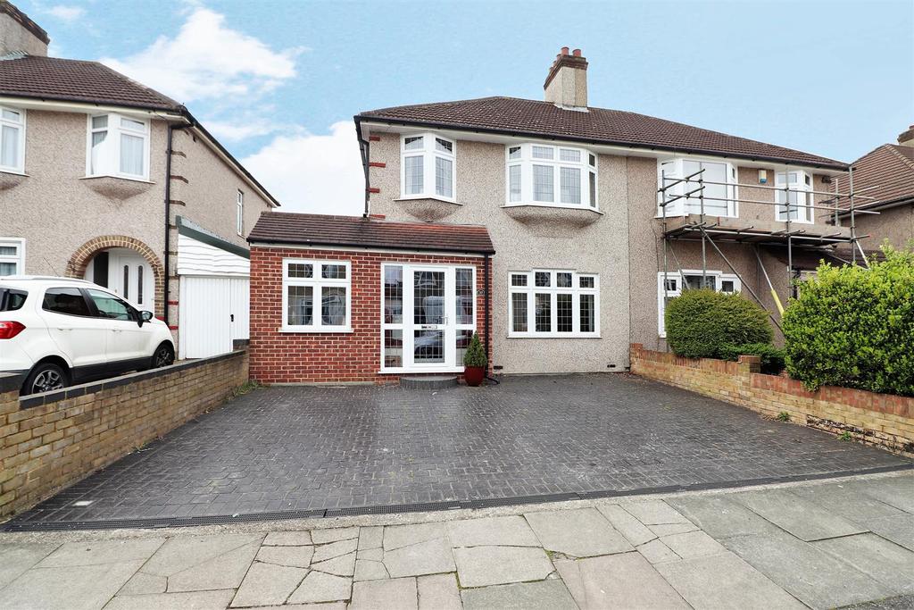 Barrington Road, Bexleyheath, Kent, DA7 3 bed semidetached house for