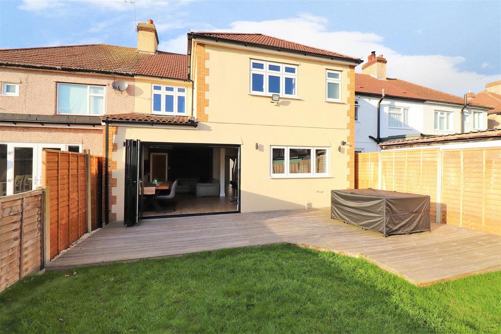 Bostall Park Avenue, The Pantiles, Bexleyheath, Kent, DA7 4 bed semi