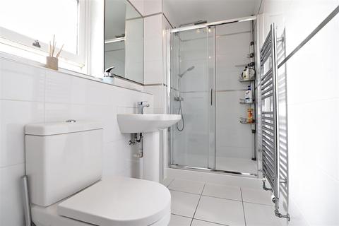 7 Chapel Drive, Dartford, DA2 6FF