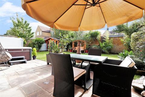 7 Chapel Drive, Dartford, DA2 6FF