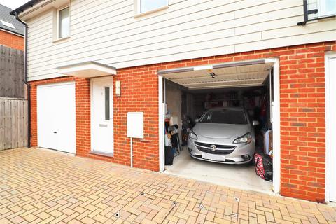 7 Foster Drive, Dartford, DA1 5UB