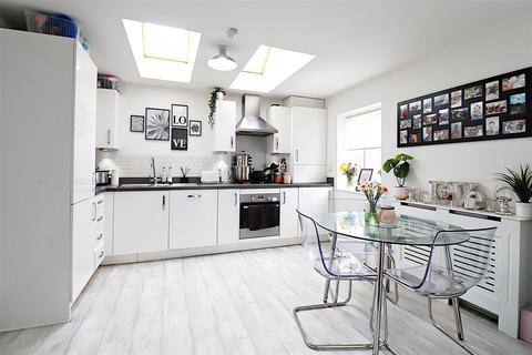 7 Foster Drive, Dartford, DA1 5UB