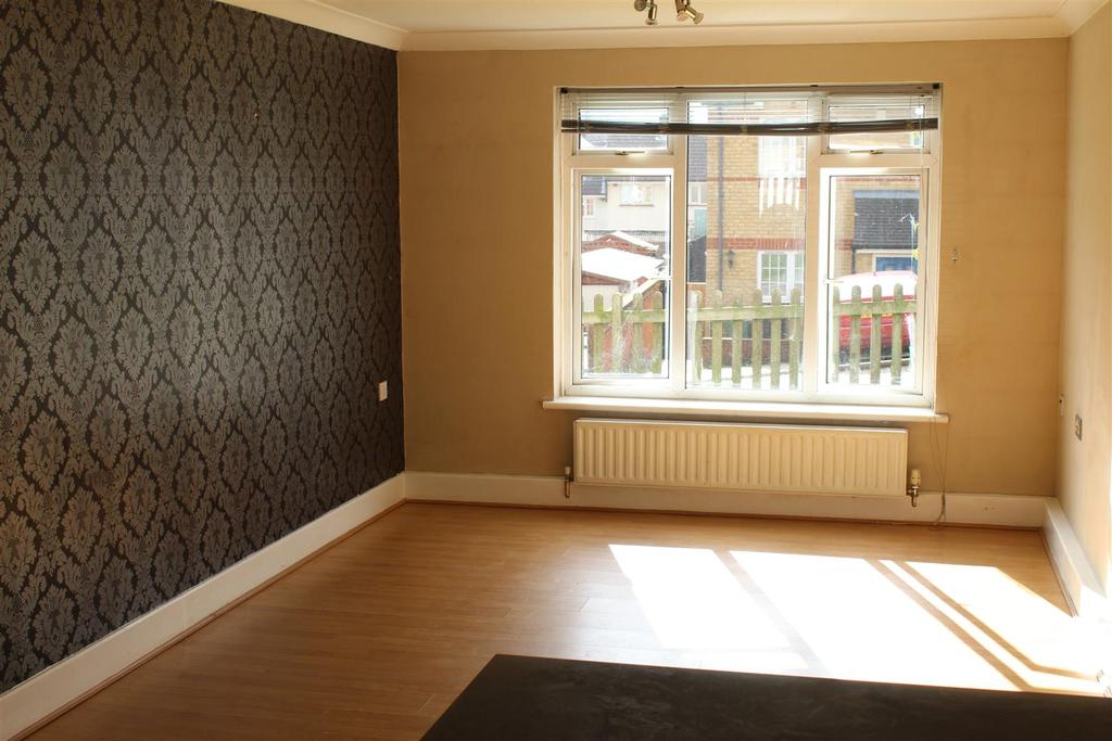Lounge 1.JPG