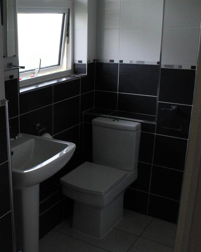 Bathroom 1.jpg