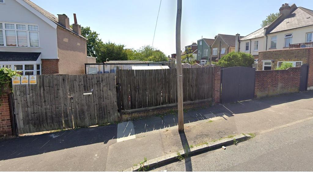 Senlac Road, London, SE12 Property £1,500 pcm (£346 pw)