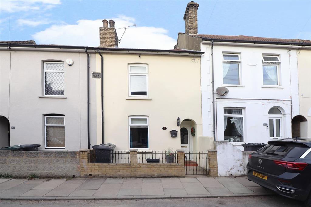 Broomfield Road, Kent, DA10 2 bed terraced house £300,000