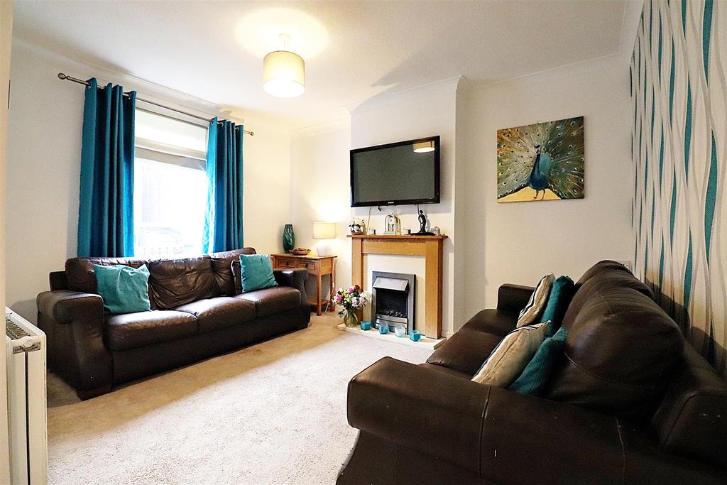 Broomfield Road, Kent, DA10 2 bed terraced house £300,000
