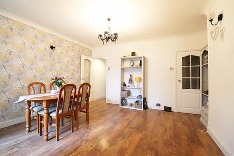28 Broomfield Road, Swanscombe, DA10 0LT