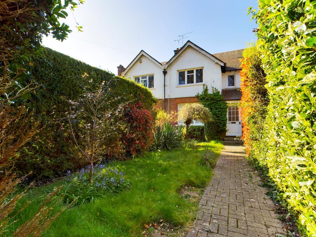 Wellington Terrace, Winklebury... 3 bed terraced house £1,400 pcm (£323 pw)
