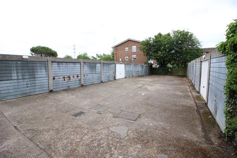 42 Carters Close, Worcester Park, KT4 8QF