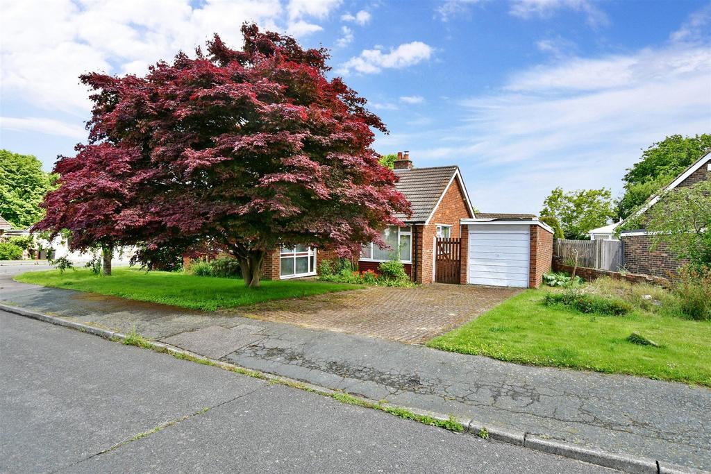 Petersfield Drive, Meopham, Kent 3 bed bungalow £475,000