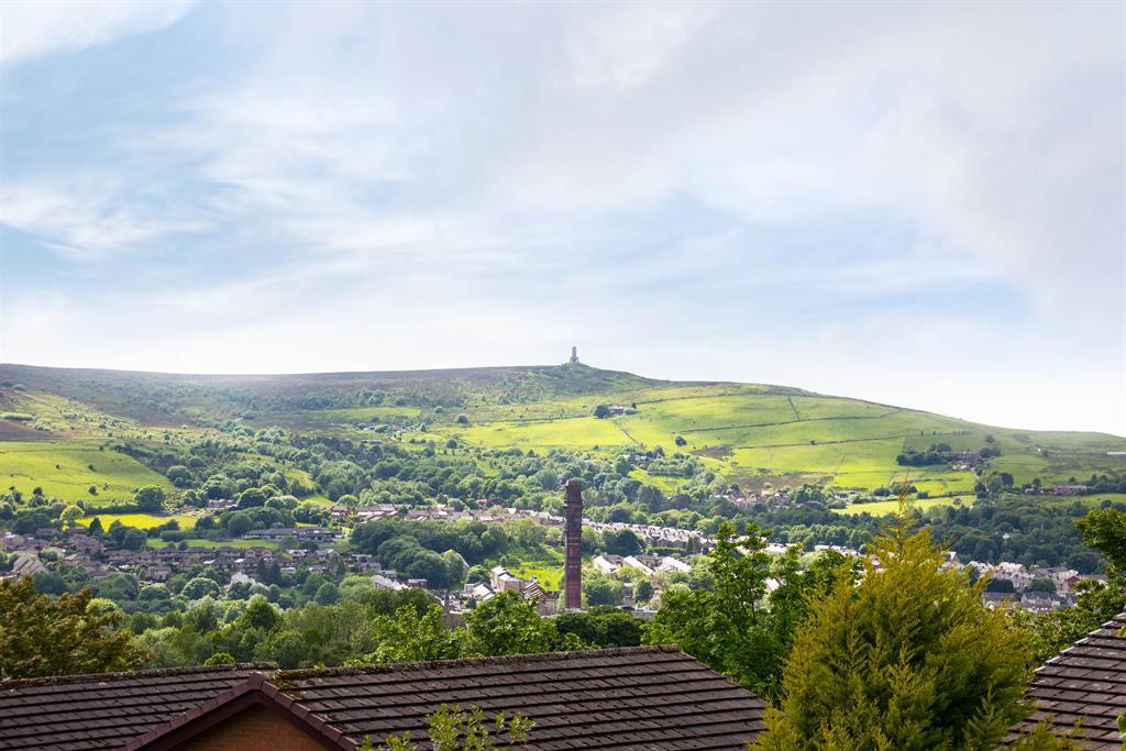 Thorncliffe Drive, Darwen, BB3 3QA 3 bed semidetached house £195,000
