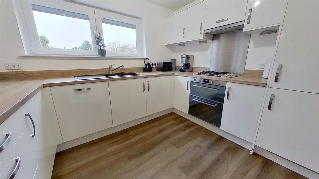 James Young Avenue, Uphall Station, EH54 5 bed property £345,000