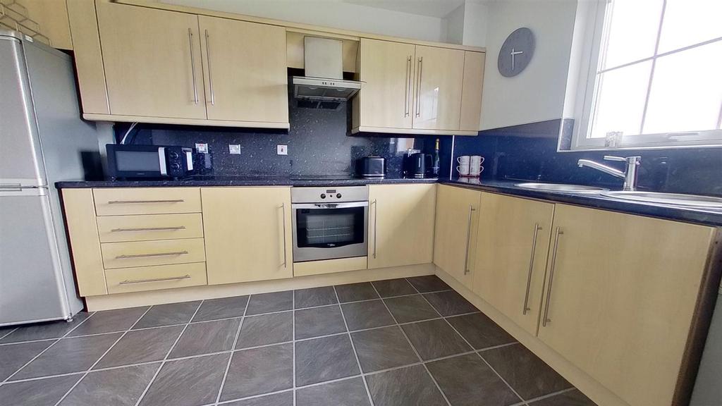Taylor Green, Livingston, EH54 2 bed property £147,500