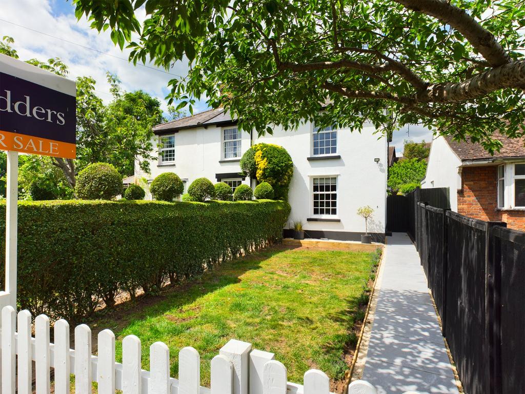 Free Prae Road, Chertsey, Surrey, KT16 2 bed semidetached house £435,000