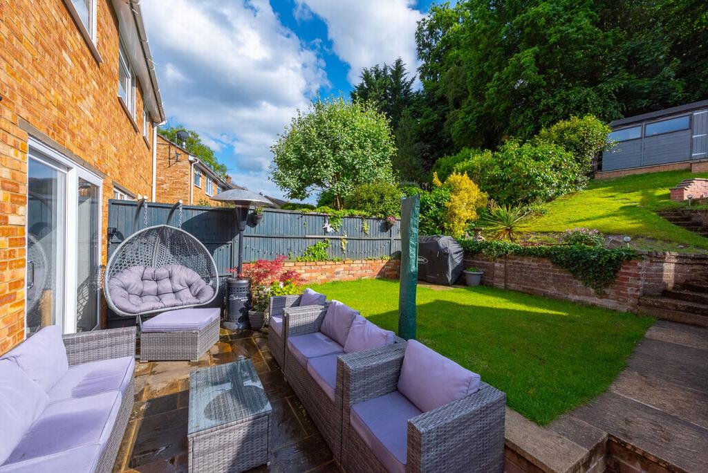 Abbey Way, Farnborough, GU14 3 bed semidetached house £450,000