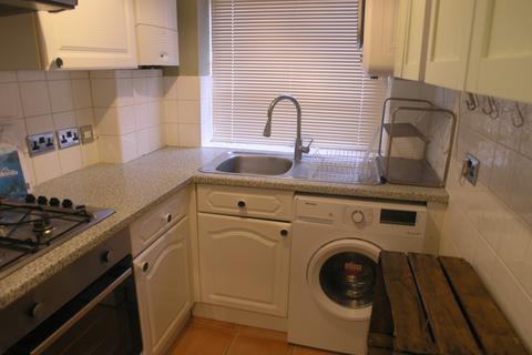 1 bedroom ground floor maisonette to rent, Station Road, London, N3